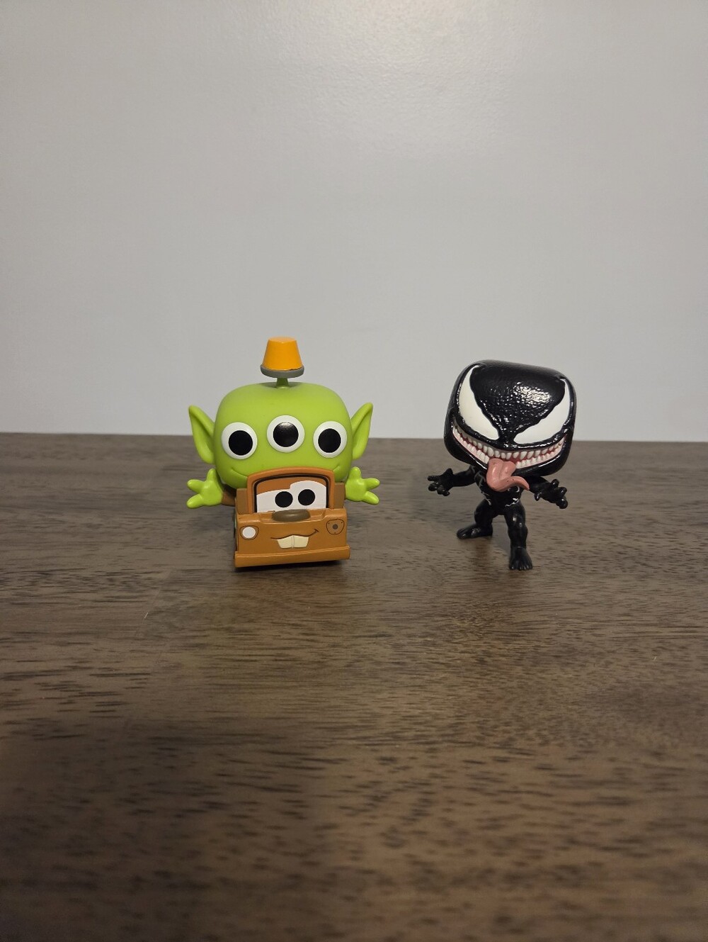Funko Pop Loose Figure Lot - Marvel Venom #888 & Pixar Alien Mater #764